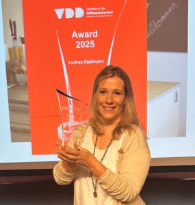 Mehr über den Artikel erfahren Andrea von Prax­is Ess­genuss erhält den VDD Award 2025 🏆