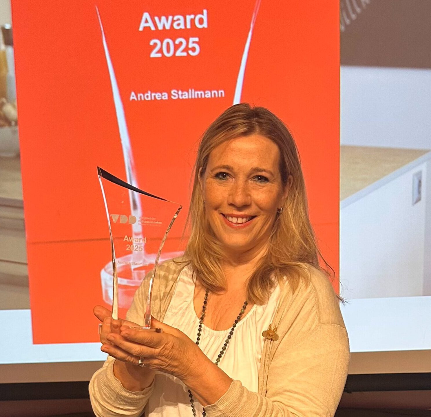 Du betrachtest gerade Andrea von Prax­is Ess­genuss erhält den VDD Award 2025 🏆