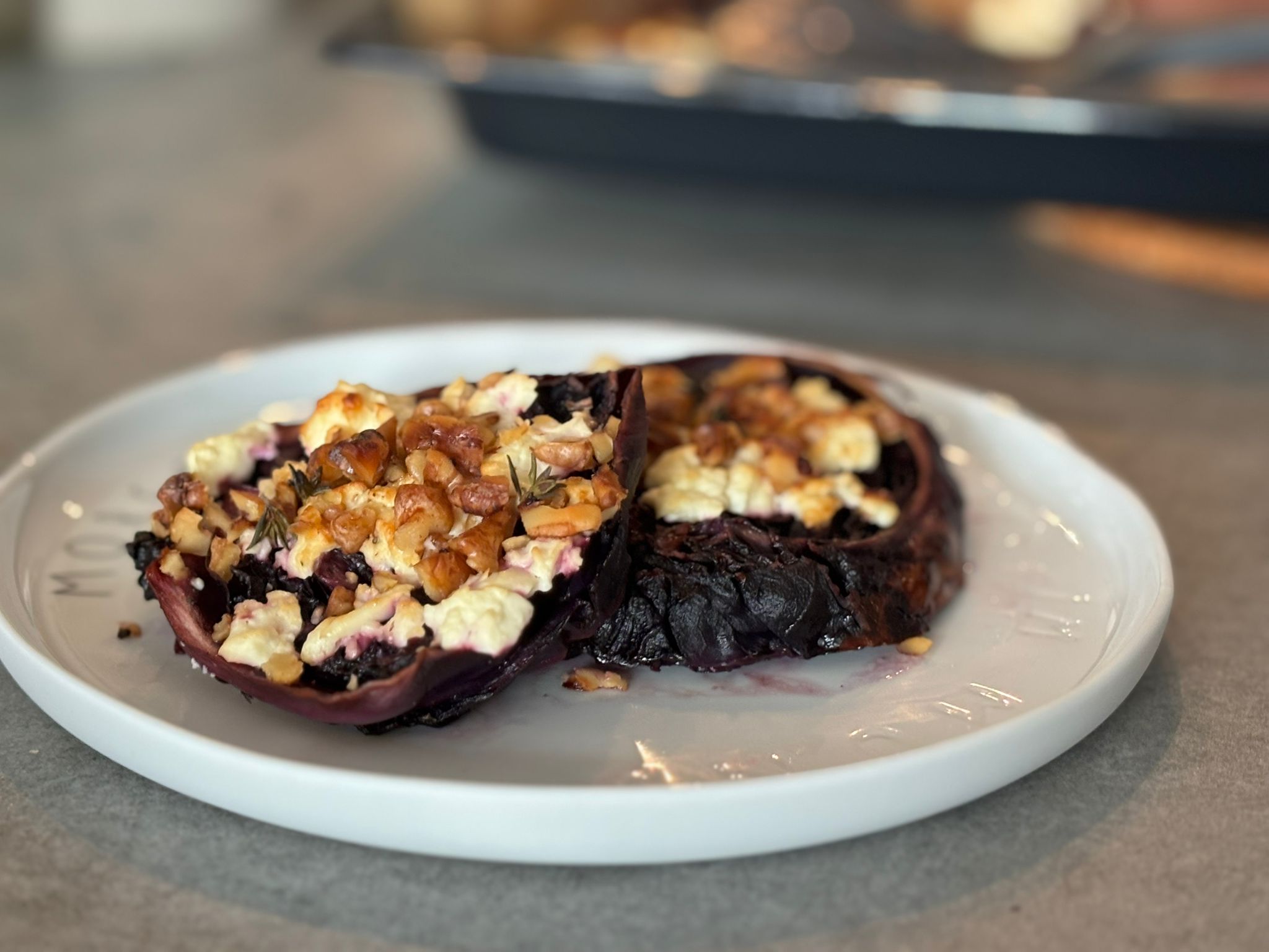 Du betrachtest gerade Rezept des Monats: Rotkohl-Steaks aus dem&nbsp;Ofen