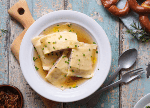 Mehr über den Artikel erfahren Rezept des Monats — Veg­e­tarische Maultaschen